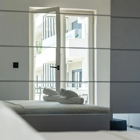 Rina Apartment Split