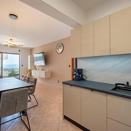 Rina Apartment Split